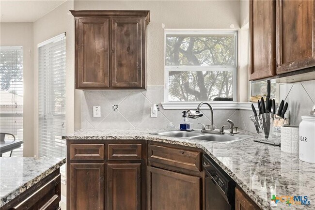 Building Photo - 3421 Doss St