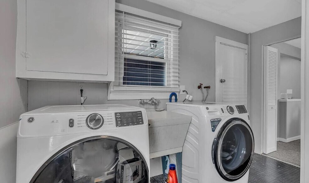 Building Photo - 58 Farragut Ave