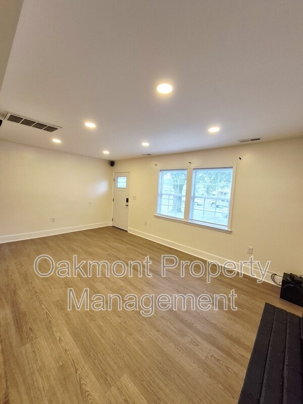 Building Photo - 115 Slagle Ave