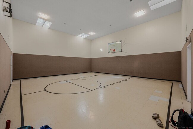 Building Photo - 33 Crown Knoll Ct