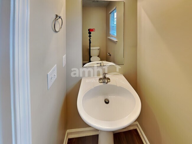 Building Photo - 7827 Rainey Dr