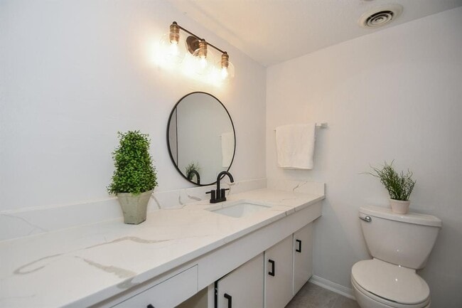 Building Photo - 6529 Bayou Glen Rd