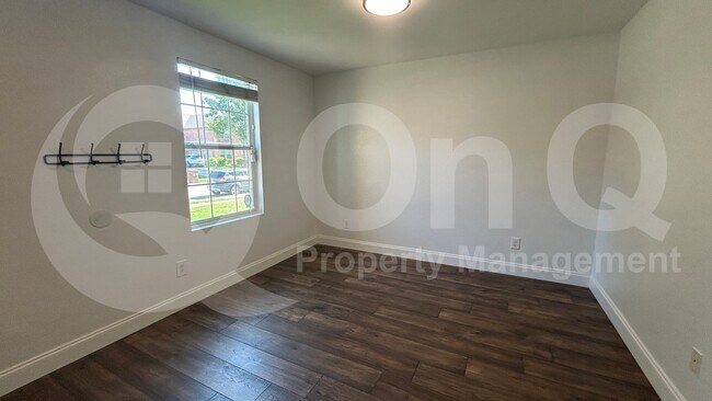 Building Photo - 905 Cedar Creek Dr