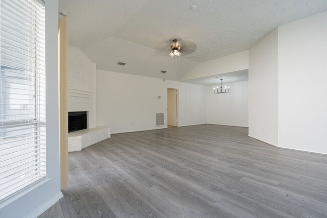 Building Photo - 16127 Olive Glen Dr