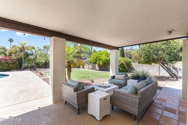 Building Photo - 7363 E Paradise Dr