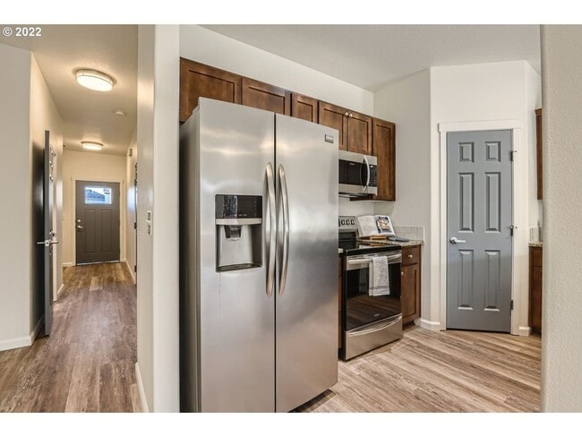 Building Photo - Modern Comfort in a Quiet, Beautiful Neighborhood – 3 Bed, 2.5 Bath Home