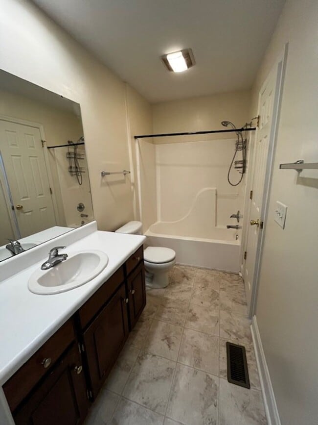 Building Photo - Move in Special: Half of first months rent: 2 Bedroom 2.5 bath townhome for rent