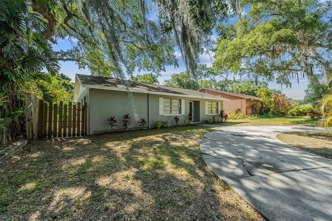 Building Photo - 9616 N Oklawaha Ave