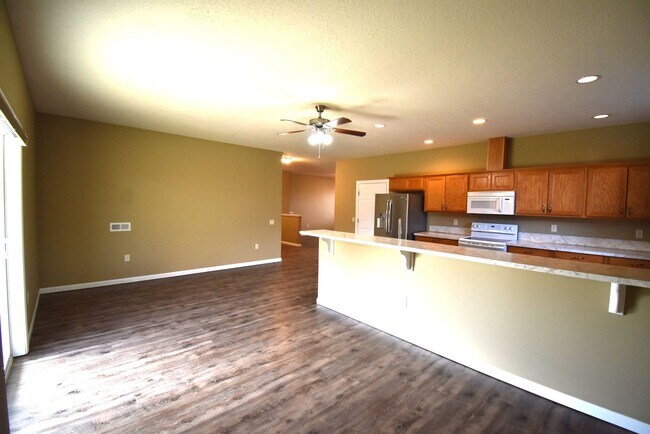 Building Photo - Gorgeous ground level accessible home.