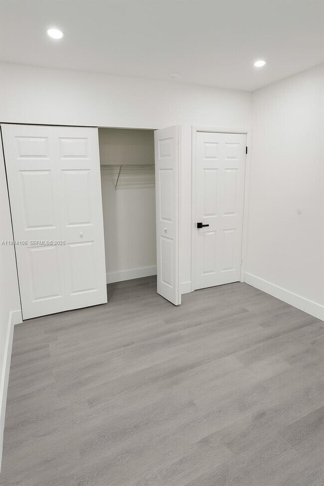 Building Photo - 417 NW 2nd Ave