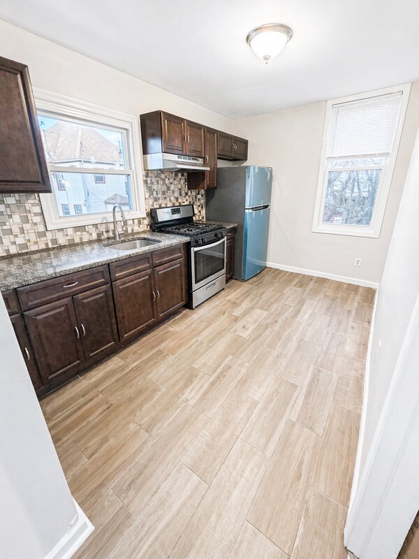 Building Photo - 296 N Clinton St