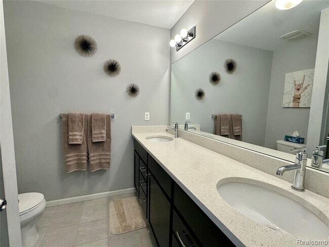 Building Photo - 2500 Normandy Rd