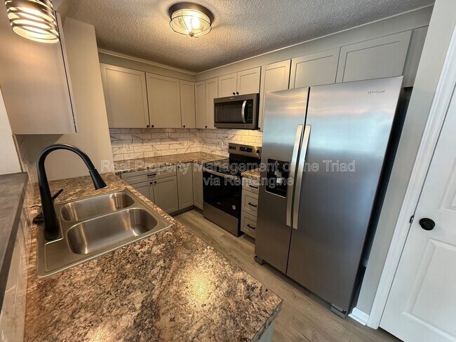 Building Photo - 521 Mill Pond Dr