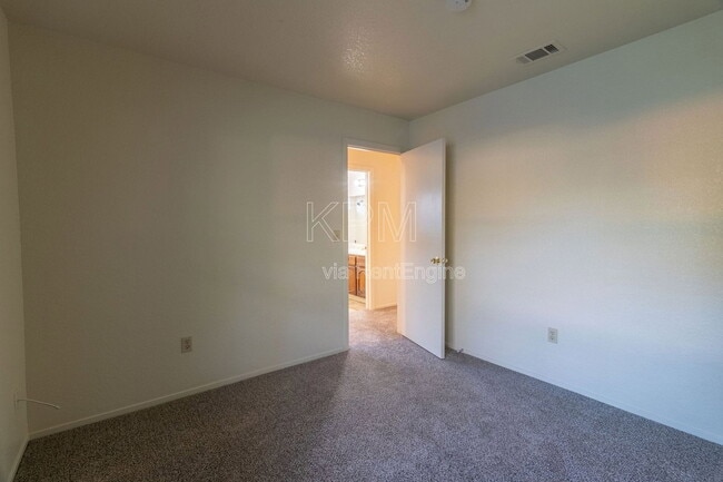 Building Photo - 8941 Blue Fox Way