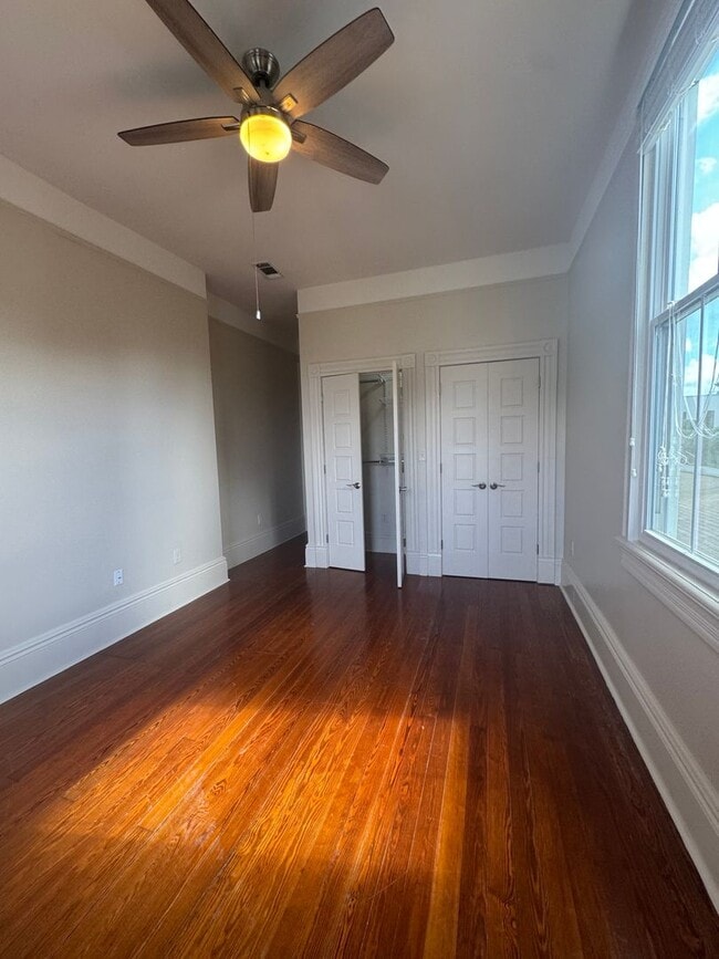 Building Photo - Gorgeous Two Story 3BD/2.5BA w/ Private Fenced in Backyard