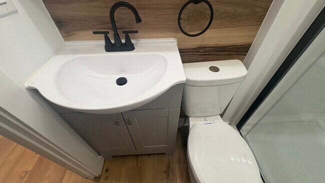 Building Photo - 5618 Phillips Ave