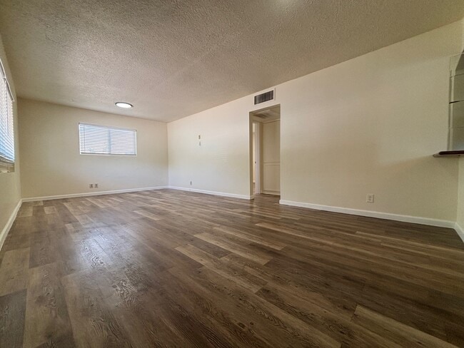 Building Photo - 1337 Melville Dr