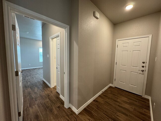 Building Photo - 5403 Rose Gdn Lp