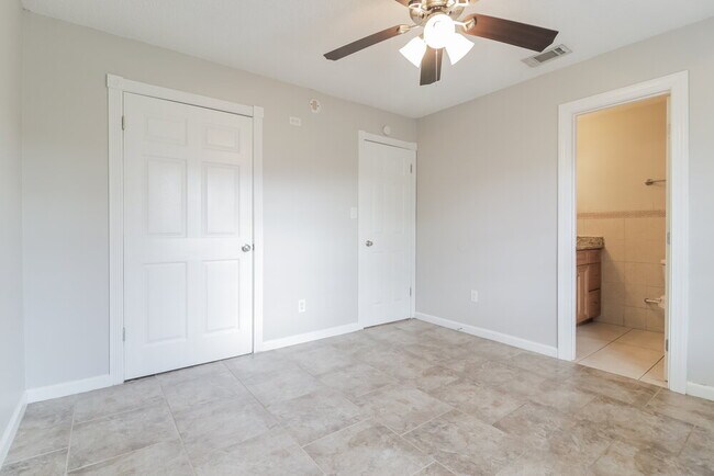 Building Photo - 4717 Seattle St