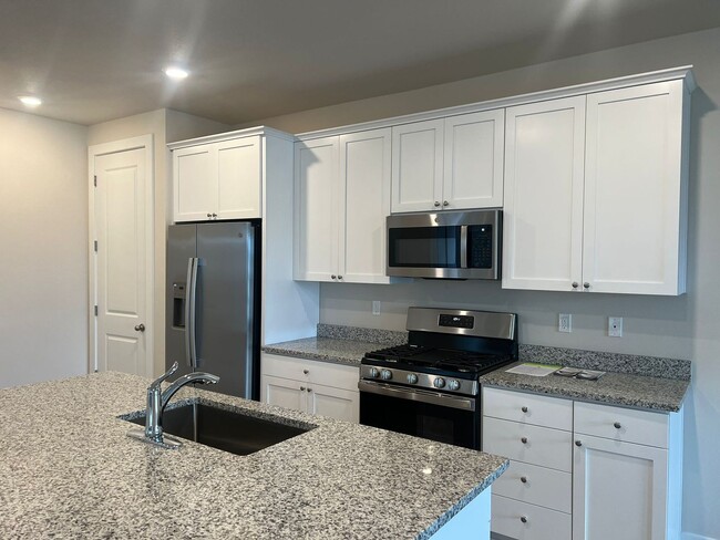 Building Photo - SHOWING TODAY in REED'S CROSSING - VIEW LI...