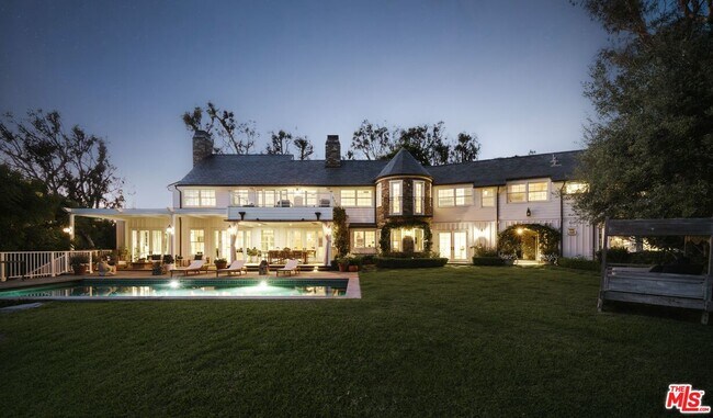 Building Photo - 6825 Zumirez Dr