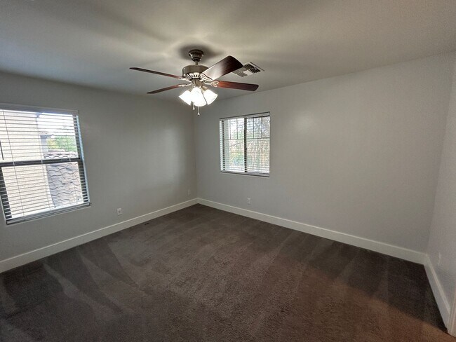 Building Photo - 15439 W Poinsettia Dr