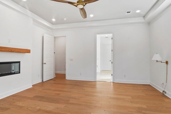 Building Photo - Pool/ Waterfront/ Custom Home in Waterways!