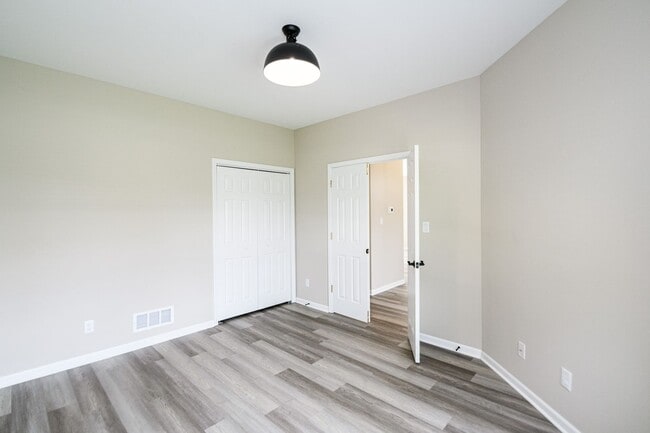 Building Photo - 2 bed 2 bath Ranch Townhouse in Winfield