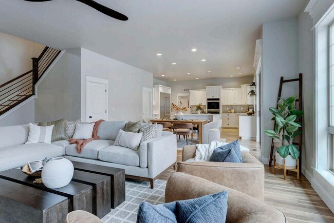 Building Photo - Beautiful home perfect for entertaining