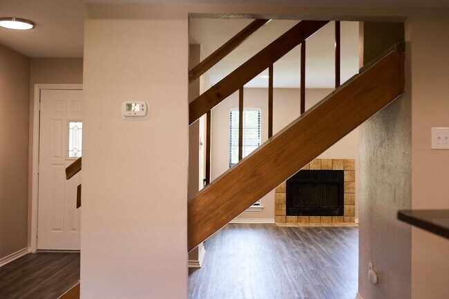 Building Photo - 900 Kilkenny Ct