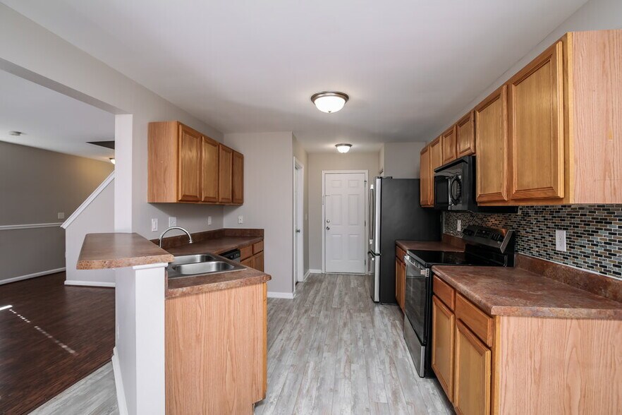 Building Photo - 721 Champion St