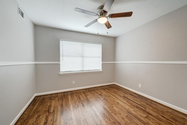 Building Photo - 6708 Manor Dr