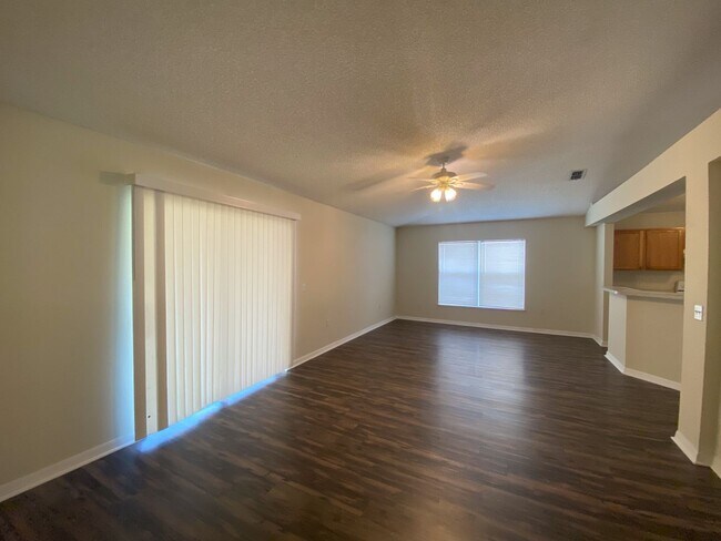 Building Photo - Beautiful Westside 3 Bedroom Home in Overland Park