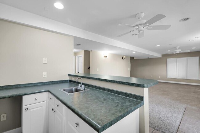 Building Photo - 11565 Crow Hill Dr