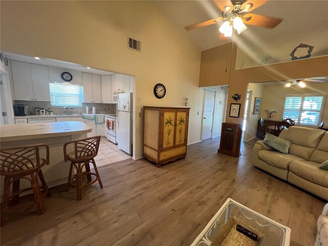 Building Photo - 1340 W Corktree Cir
