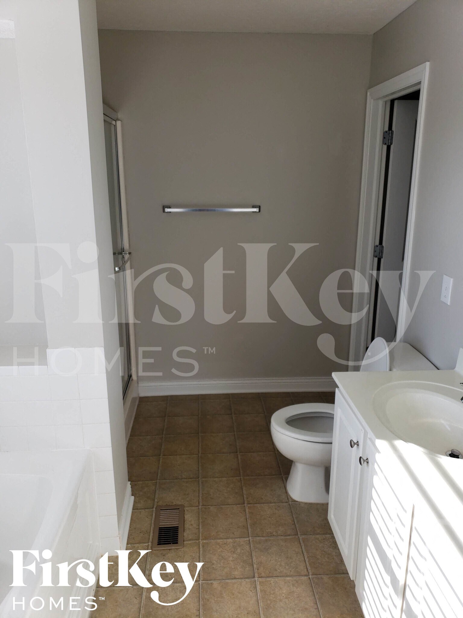 Building Photo - 1527 W Quail Run Dr