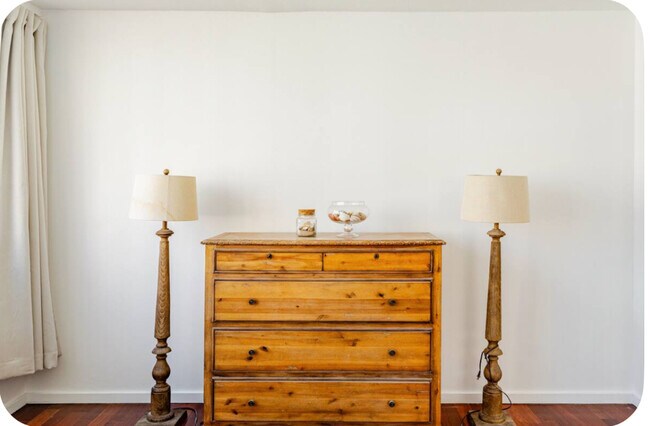 Building Photo - 2500 Kalakaua Ave