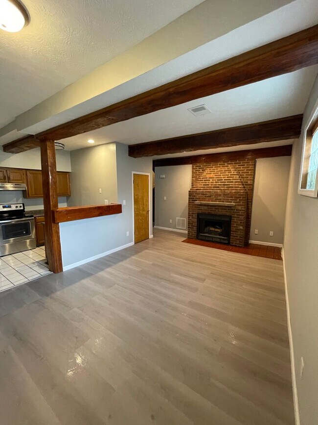 Building Photo - (22) 98-100 Woodruff Avenue