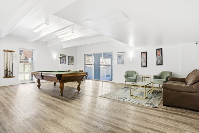 Building Photo - Spacious Cap Hill Condo with Garage Parking