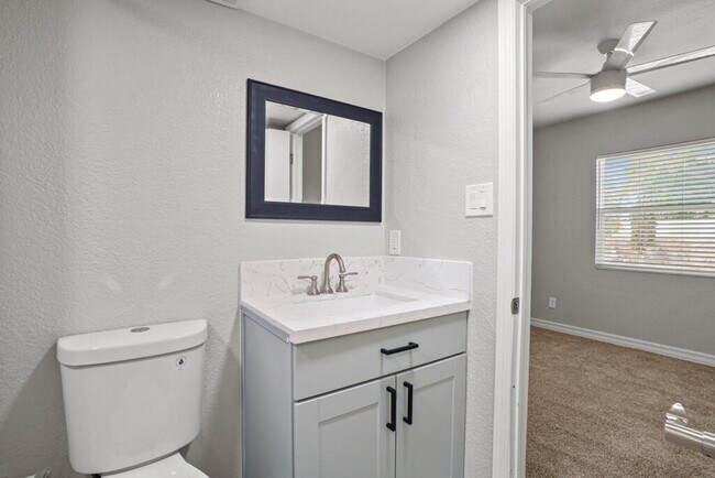 Building Photo - 12115 Royal Woods Dr