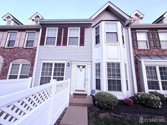 Primary Photo - 207 Darwin Ln