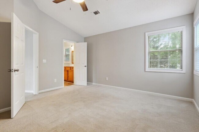 Building Photo - 1044 Hillsborough Chase NW