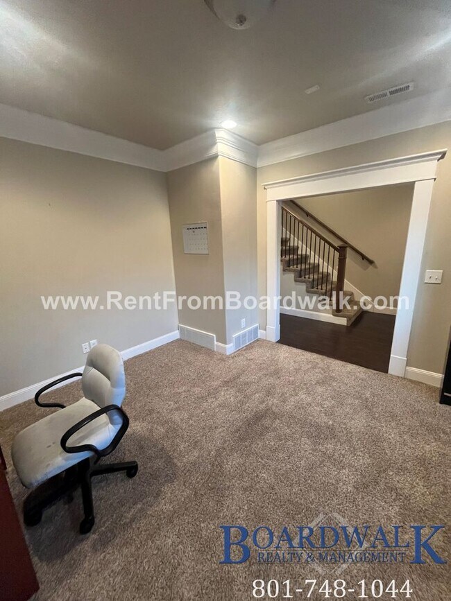 Building Photo - Spectacular 3 bed 2.5 bath in Highland