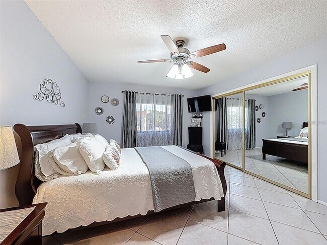 Building Photo - 9981 Eagles Point Cir