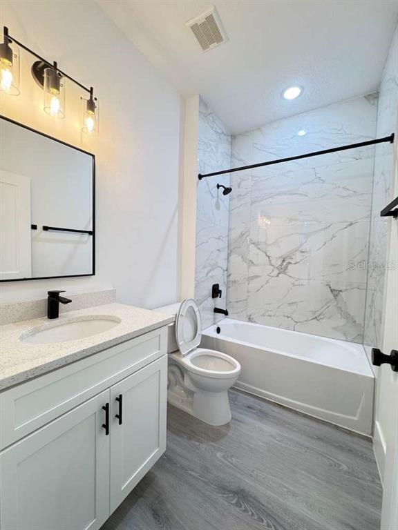 Building Photo - 7130 N Glenridge Cir