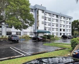 Building Photo - 2501 Riverside Dr