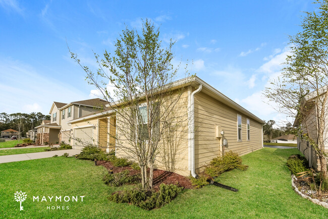 Building Photo - Home with Pond Views & Screened-In Patio