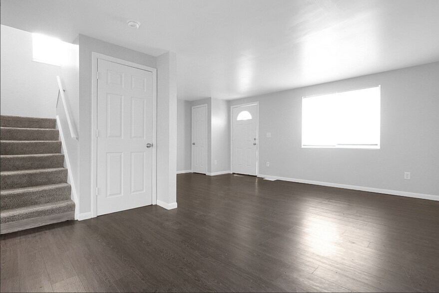 Building Photo - 1636 E 25th Ave