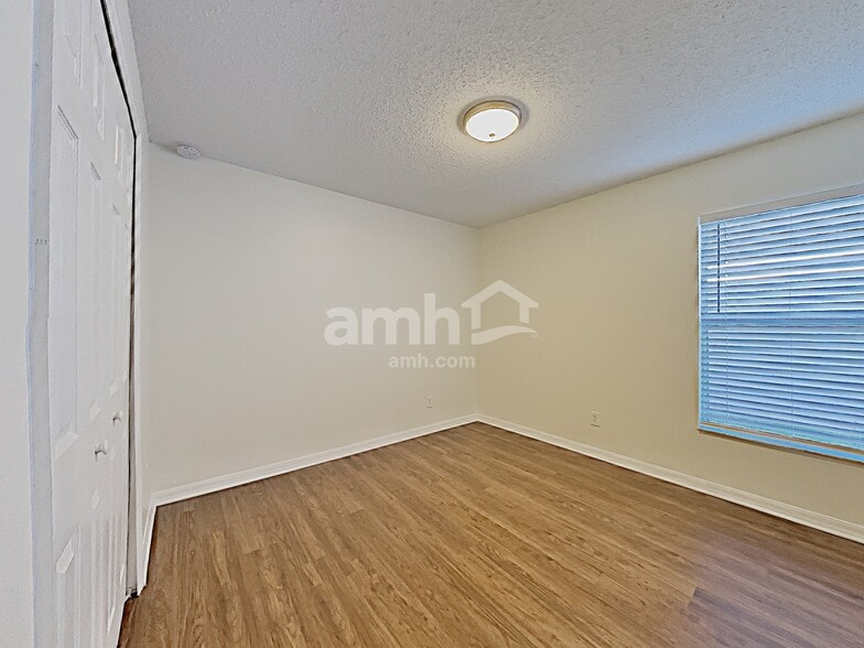 Building Photo - 1066 Bluegrass Dr