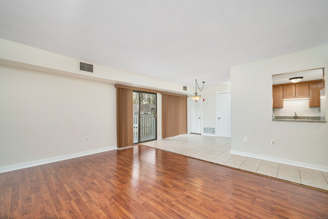Building Photo - 102 Brookwood Dr